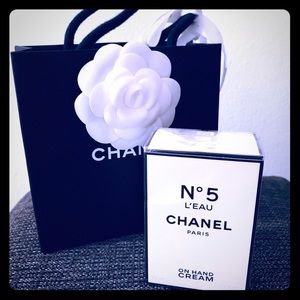 N°5 l’eau. On Hand Cream